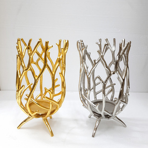 Ensemble de 2 porte-bougies en aluminium, style corail classique, couleur or et argent, design moderne et luxueux - Product Image 1