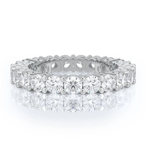 Bague de fiançailles classique de luxe plaquée or 18 carats avec diamants de laboratoire et pierres brillantes à taille brillante continue serties pavé - Product Image 1