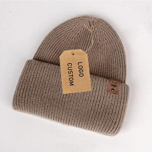 Bonnet d'hiver chaud en mohair tricoté pour hommes et femmes avec étiquette personnalisée – Bonnet en mohair doux et moelleux - Product Image 1