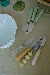 Juego de Cuchillos para Queso Moderno de 3 Piezas, con Hojas de Acero Inoxidable y Mangos de Resina, Elegante Juego de Cubiertos para Regalo - Product Image 4