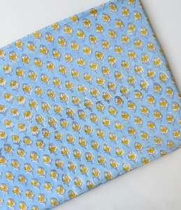 Tissu en coton imprimé traditionnel Jaipuri, coton cambriqué imprimé au bloc 60x60, tissu en coton à motifs. - Product Image 4