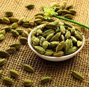 Cardamomo Verde de Alto Aroma, en Cápsulas de 6-7mm, Tamaño Pequeño, Especia Entera Natural, Proveedor Premium - Product Image 1
