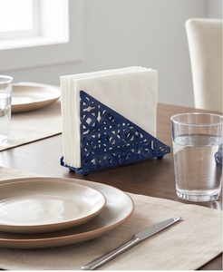 Porta Servilletas Metálico Moderno con Patrón Geométrico en Azul Marino, Diseño Independiente para Decoración de Mesa y Uso en la Cocina - Product Image 4