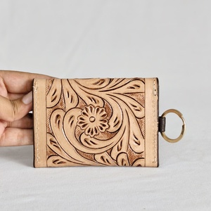 Nueva Cartera Bifold de Cuero Genuino con Diseño Floral Grabado a Mano para Mujer - Product Image 2