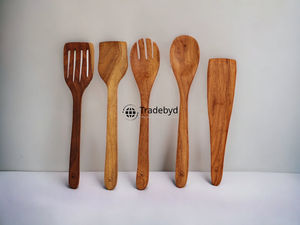 Cuillère en bois artisanale de qualité supérieure, écologique et luxueuse, un cadeau de cuisine idéal pour les maisons éco-responsables par Tradebyd - Product Image 2