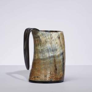 Taza de Cuerno de Búfalo Hecha a Mano, Ecológica, con Forma Natural, Asa Pulida, Arte Rústico Moderno, Coleccionable, Duradera, Regalo Festivo Global - Product Image 1