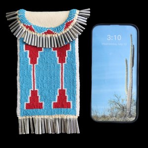 Funda de Teléfono con Bordado de Santa Claus Navideño, Oferta Especial Navideña, Cubierta Trasera de Tela Suave Color Crema con Bordado Rojo y Blanco - Product Image 5