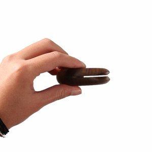 El fabricante suministra clips de madera hechos a mano, elegantes y atractivos para sellar bolsas, en forma de donut. - Product Image 1