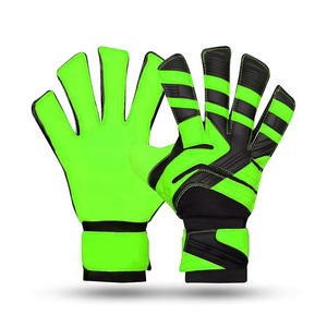 Guantes de Portero Naranja y Negro con Palma de Látex de Alto Agarre, Equipo de Entrenamiento de Fútbol, Guantes con Protección para los Dedos, Fabricante de Pakistán - Product Image 3