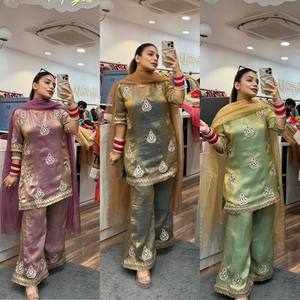 Ensemble Kurta et Palazzo en soie Fendy pour femmes, avec broderies lourdes et travail de sequins - Product Image 2