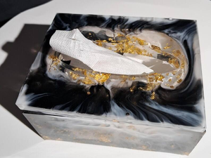 Boîte à mouchoirs en résine artisanale indienne pour la maison, l'hôtel et le restaurant avec boîte à mouchoirs de couleur personnalisée en provenance d'Inde - Product Image 5