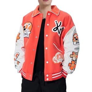 เสื้อแจ็คเก็ตวาร์ซิตี้สีส้มขาวสำหรับผู้ชาย ลายปักการ์ตูน สไตล์สตรีทแวร์ ปกคอพับ ทรงปกติ ใส่ได้ในฤดูใบไม้ร่วง - Product Image 1