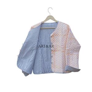 Veste matelassée confortable pour femmes, tricotée, imprimée, 100% coton biologique, boutonnière, fabrication artisanale indienne, design floral élégant vintage - Product Image 4