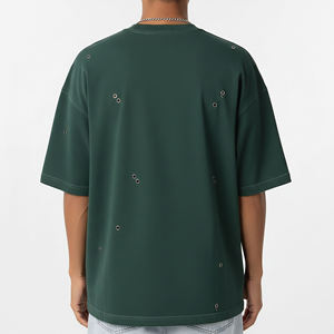 เสื้อยืดคอกลมแขนสั้นผู้ชาย สีดำ ทรงปกติ ผลิตจากผ้าโพลีเอสเตอร์ถัก 100% พิมพ์ลายสกรีน เป็นมิตรต่อสิ่งแวดล้อม ระบายอากาศได้ดี สวมใส่สบาย - Product Image 2