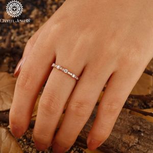 Bague de fiançailles classique pour femme Charm Jewells, trois pierres en moissanite taille coussin, monture à griffes en argent 18 carats, certifiée IGI, 3g - Product Image 3