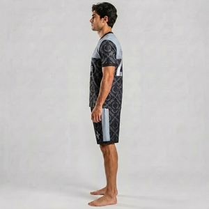 Tenue de football personnalisée haut de gamme avec maillot et short en tissu polyester flexible pour l'entraînement et les matchs de ligue. - Product Image 4