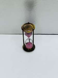 Reloj de Arena de 4'' de Latón Macizo con Acabado Antiguo, Diseño 3D de Ángel Animal |   Pie Decorativo Vintage para Mesa de Graduación - Product Image 5