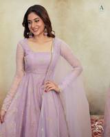 Robe Anarkali en Organza Tabby à Col Radiant pour Femme, Broderie de Perles, Papillon Épanoui, avec Dupatta en Tulle, Idéale pour Mariage et Cérémonies, Séchage Rapide