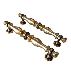 Manija de Puerta de Latón Antiguo de Lujo con Acabado Dorado, Manija de Puerta Principal Decorativa Resistente para Entrada de Casa, Hotel u Oficina - Product Image 1