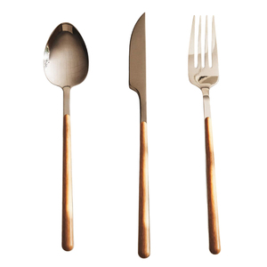 Juego de cubiertos modernos de acero inoxidable al por mayor con mangos de madera para restaurante y hogar: tenedor, cuchara, cuchillo y palillos - Product Image 1