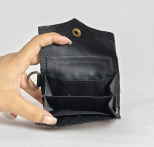Monedero Pequeño de Cuero Genuino con Patrones de Diamantes, Cierre de Botón, Correa para la Muñeca, Cartera Compacta Mini, Estilo Vintage Unisex - Product Image 4