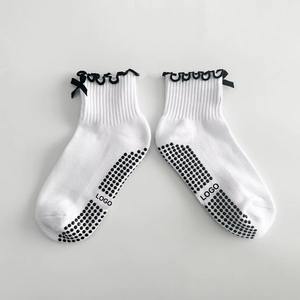 Calcetines de Pilates con Logotipo Personalizado para Mujer, Antideslizantes, con Suela Completa de Puntos, Calcetines de Yoga con Cordones Negros, Venta al Por Mayor - Product Image 5