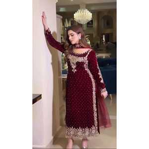 Conjuntos de traje de diseñador para mujer con parte superior Dupatta y parte inferior, secuencia de bordado pesado, trabajo, aspecto elegante - Product Image 5