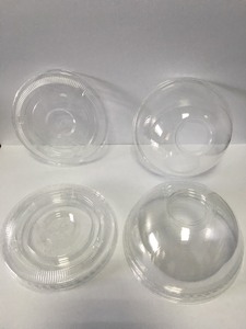 Couvre-boîtes ronds plats en plastique - Calibre 95 avec trou traversant - Product Image 2