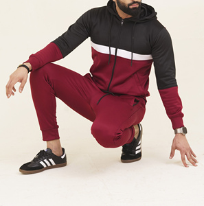 Conjunto Deportivo Masculino con Logotipo Personalizado y Diseño Profesional para Fitness y Entrenamiento - Product Image 6