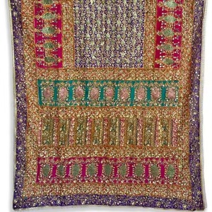 Châle pour femme personnalisé en soie chinon multicolore, style ethnique, brodé, imprimé numérique floral, motif miroir dessiné à la main - Product Image 3
