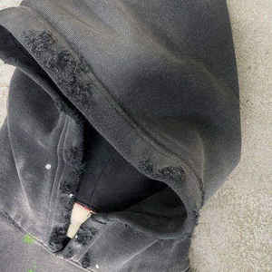 Fabricant de vêtements streetwear : Sweat à capuche vintage noir, personnalisable avec logo, effet délavé à l'acide, coupe oversize - Product Image 2