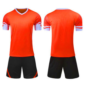 Nouveau style de maillot de football d'entraînement, vente en gros, logo personnalisé, impression par sublimation, 100% polyester, manches courtes, fabriqué au Pakistan - Product Image 1