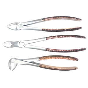 Juego de 3 Fórceps Dentales de Extracción en Oro Rosa, Disponibles para Todo Tipo de Molares y Raíces Dentales, Venta al Por Mayor - Product Image 1