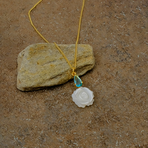 Collier pendentif fleur de rose sculptée à la main, nacre, pierre précieuse, breloque coquillage, bijoux bohèmes faits à la main, cadeau pour femme - Product Image 4