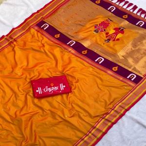 Sari Paithani en soie douce VASTRA COTTAGE avec motifs Tilak intégrés, pallu riche et bordure Paithani traditionnelle - Product Image 3