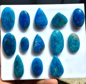 MAHNAJ GEMS Cabochon d'apatite bleu néon |   Vente en gros de pierres naturelles pour la fabrication de bijoux, taille coussin, taille ovale, taille 10-20 mm, origine Rajasthan - Product Image 3
