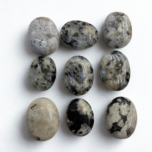 Piedra de Luna Arcoíris Natural Pulida, Piedra de Palma de Cristal de Luna Arcoíris, Venta al por Mayor de Gemas - Product Image 1