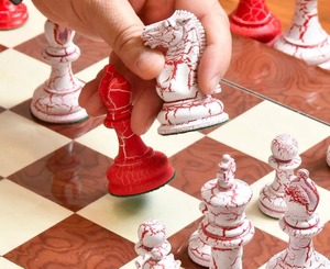 Reproducción del juego de ajedrez Staunton de 1849 – Piezas de ajedrez de madera de boj pintadas, Rey de 4.5 pulgadas, al mejor precio - Product Image 3