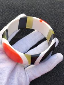 กำไลข้อมือเรซิ่นทำมือลายทางสีดำสีขาวสีเขียวสีแดงเครื่องประดับแฟชั่นงานศิลปะสะสม - Product Image 2