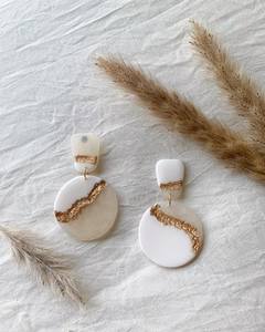 Elegantes Pendientes Colgantes Geométricos Tradicionales de Resina Epoxi Pintados a Mano para Niñas, Joyería de Moda para Fiestas, Colección de Regalos - Product Image 1