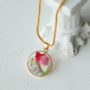 Collier pendentif en résine personnalisé avec fleurs séchées, bijoux artisanaux scintillants avec fleurs véritables pour la vente en gros - Product Image 6