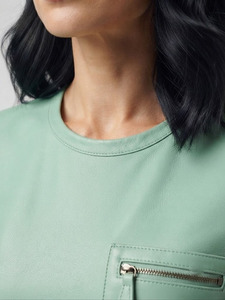 Camiseta de Cuero Genuino de Primera Calidad para Mujer, Cuello Redondo, Manga Corta, Corte Ajustado, Bolsillo Decorativo con Cremallera, Prenda de Moda - Product Image 6