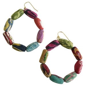 ต่างหูห่วงไม้หลากสีพร้อมลูกปัดผ้า Kantha เครื่องประดับแฟชั่นสำหรับการใช้งาน - Product Image 1