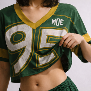 T-shirt court tendance pour femme, style streetwear, col en V oversize, manches courtes, en maille, inspiré du maillot de football américain, personnalisable, vente en gros - Product Image 2