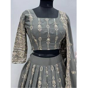 Lehenga Choli de Diseñador de Alta Demanda, Traje Étnico Indio para Fiestas, Disponible a Precio de Exportación - Product Image 1