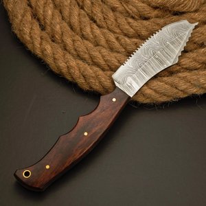 Couteau de chasse premium en acier Damas sur mesure, lame pointue, manche en bois de palo, étui en cuir véritable, qualité 100 %. - Product Image 4