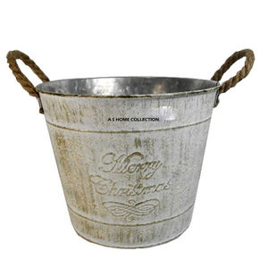 Juego de 2 cubos navideños de metal galvanizado de alta calidad con mango de madera de diseño antiguo, ideales para sublimación en blanco. - Product Image 4