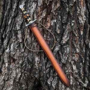 ดาบไวกิ้งทำมือขายส่งยอดนิยม พร้อมปลอกดาบไม้แกะสลัก สไตล์นอร์สยุคกลาง ใบดาบคุณภาพสูงสำหรับนักรบ - Product Image 6