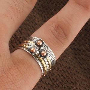 Anillo de Plata de Ley 925 para Mujer, Anillo Sencillo Apilable, Anillo de Plata Estampado, Joyería Minimalista para Uso Diario - Product Image 3