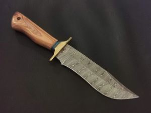 Cuchillo Bowie de Caza, Acero de Damasco, Mango de Madera de Olivo, Borde Parcialmente Dentado, Herramienta Multifuncional para Campismo al Aire Libre, Ligero - Product Image 4